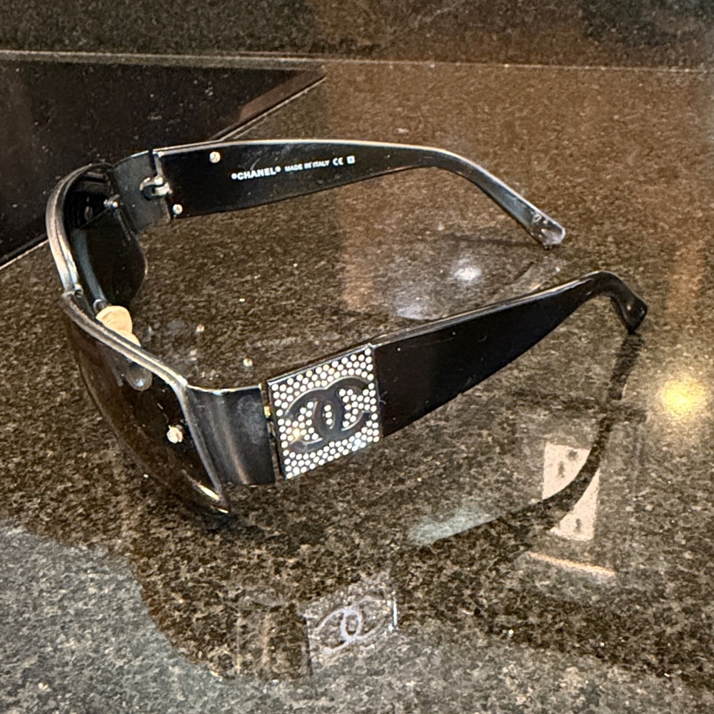 AUTHENTIC CHANEL Black Sunglasses with Crystal CC Emblem